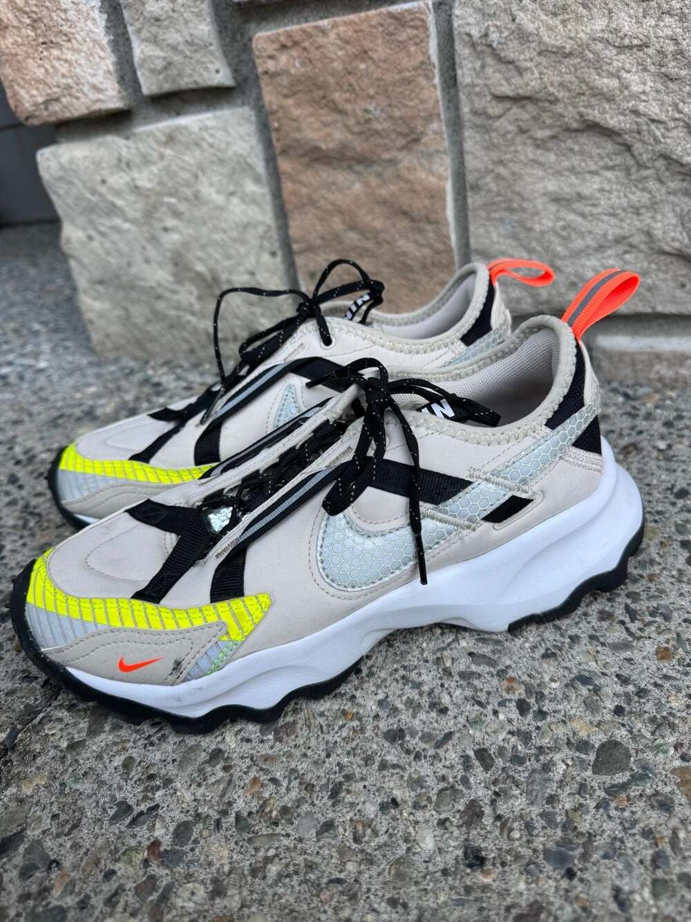 Nike WMNS TC 7900 LX 3M Light Orewood Brown Reflect Silver CU7763-100